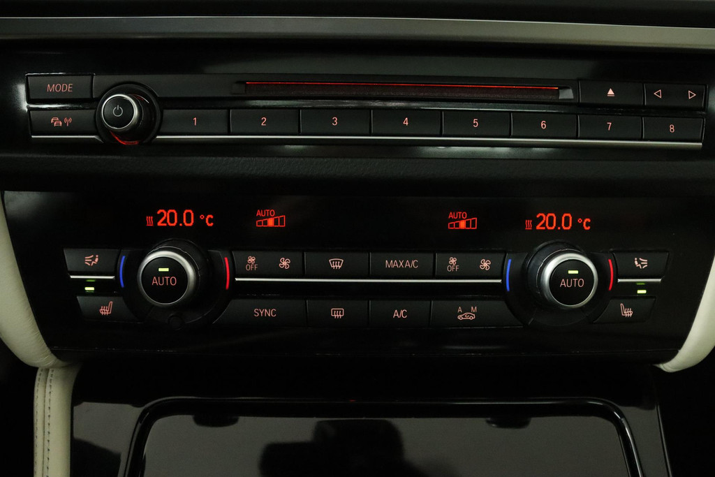 42803141-5.jpg
