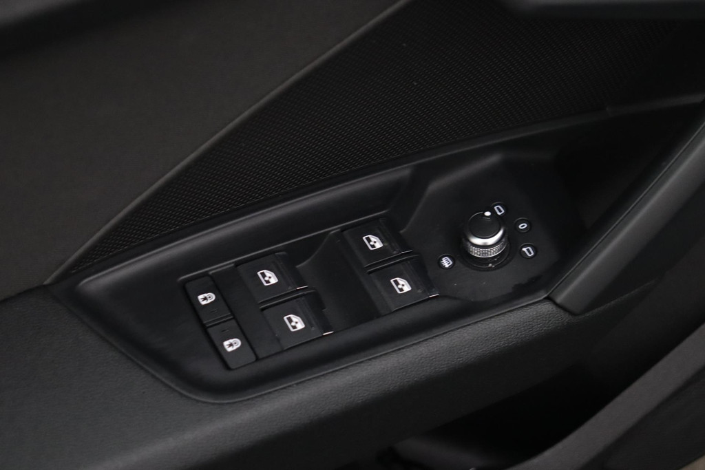 Audi A3 Limousine 35 TFSI Business edition Automaat (NAVIGATIE, LED, CARPLAY, VIRTUAL COCKPIT, 1e EIGENAAR, GOED ONDERHOUDEN) 43091365-11.jpg | Autocentrum Brabant Breda