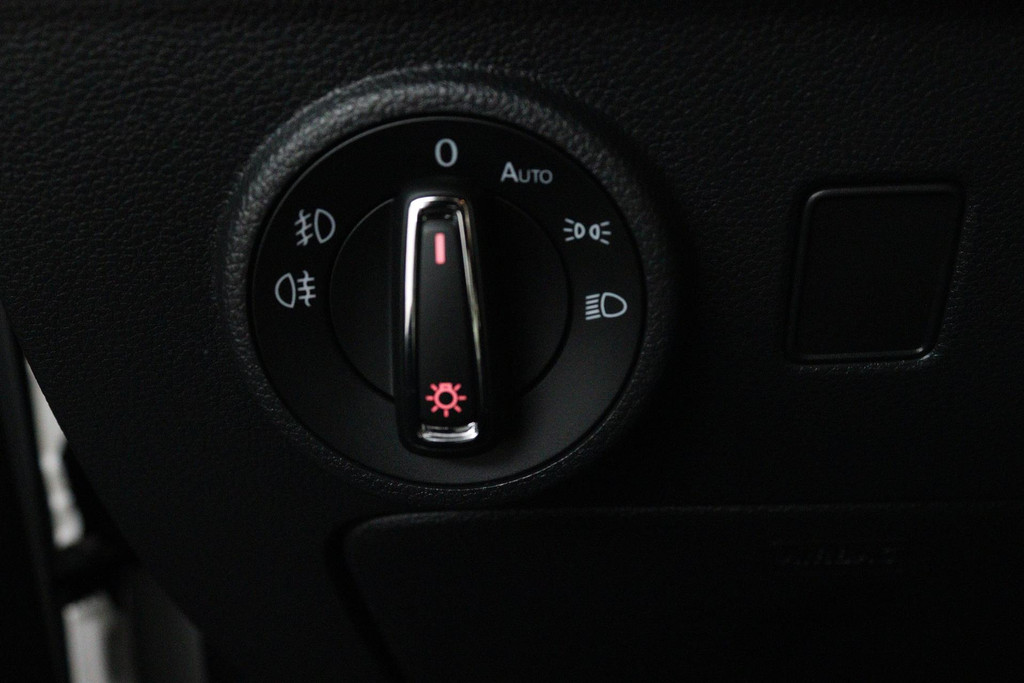 44710829-10.jpg