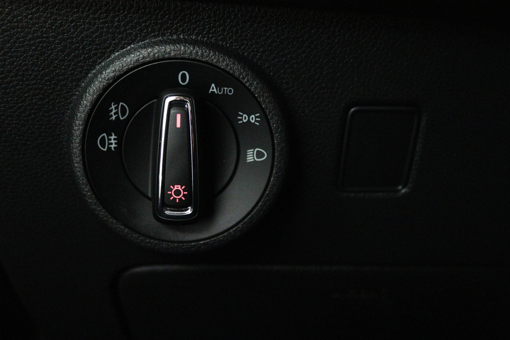 45409181-6.jpg