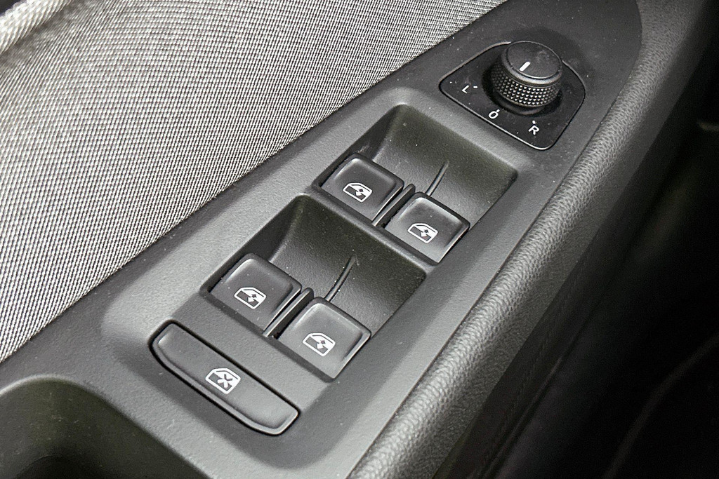 46288032-10.jpg